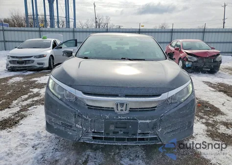 2018 Honda Civic Ex z USA, uszkodzony, nr VIN 19XFC2F72JE038890